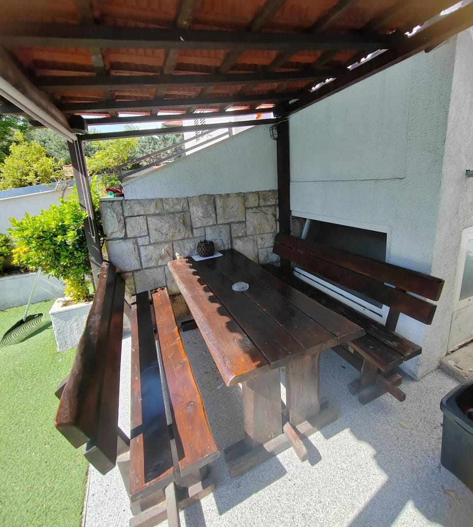 Patio, Day, Seating area