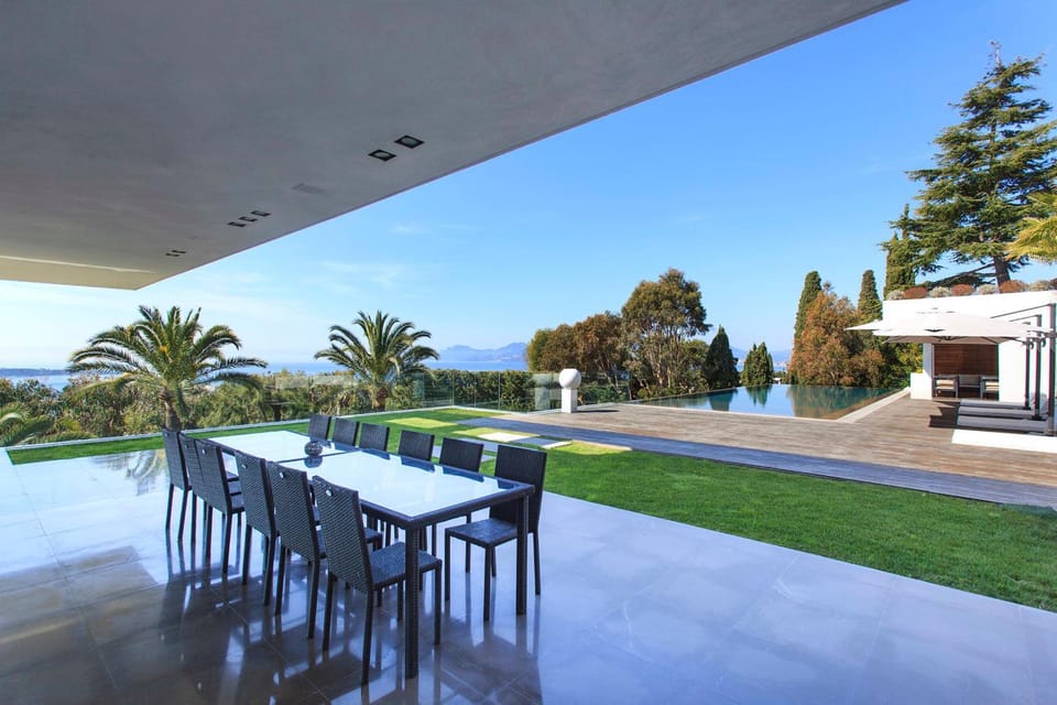 REF 1960 - Cannes - Sea view villa for rent Villa in Cannes
