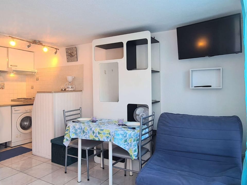 TV and multimedia, Living room, Dining area, stove, washing machine