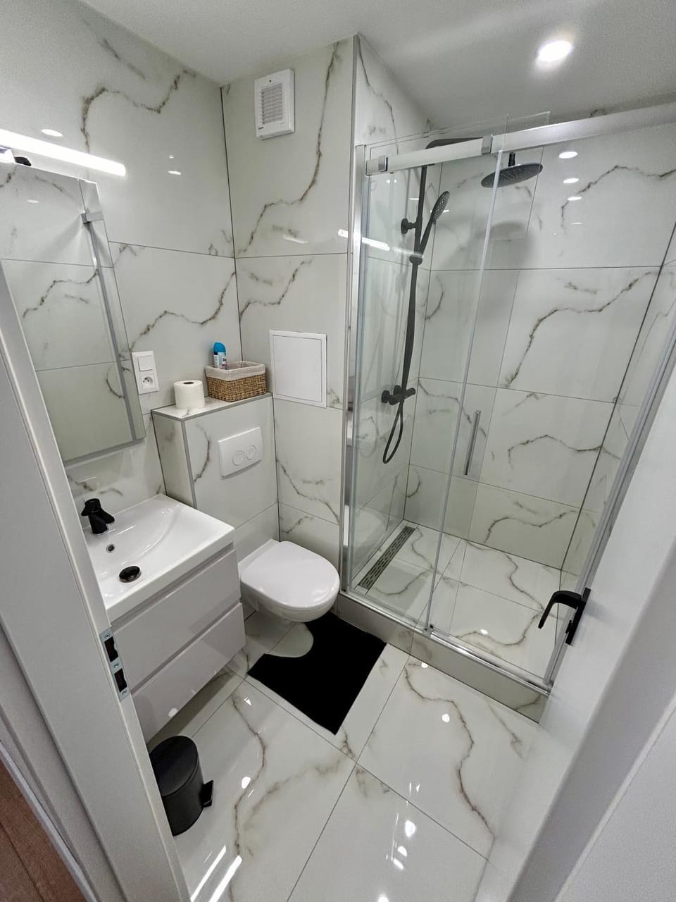 Shower, Toilet, Bathroom