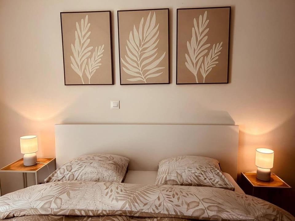 Bedroom, air conditioner