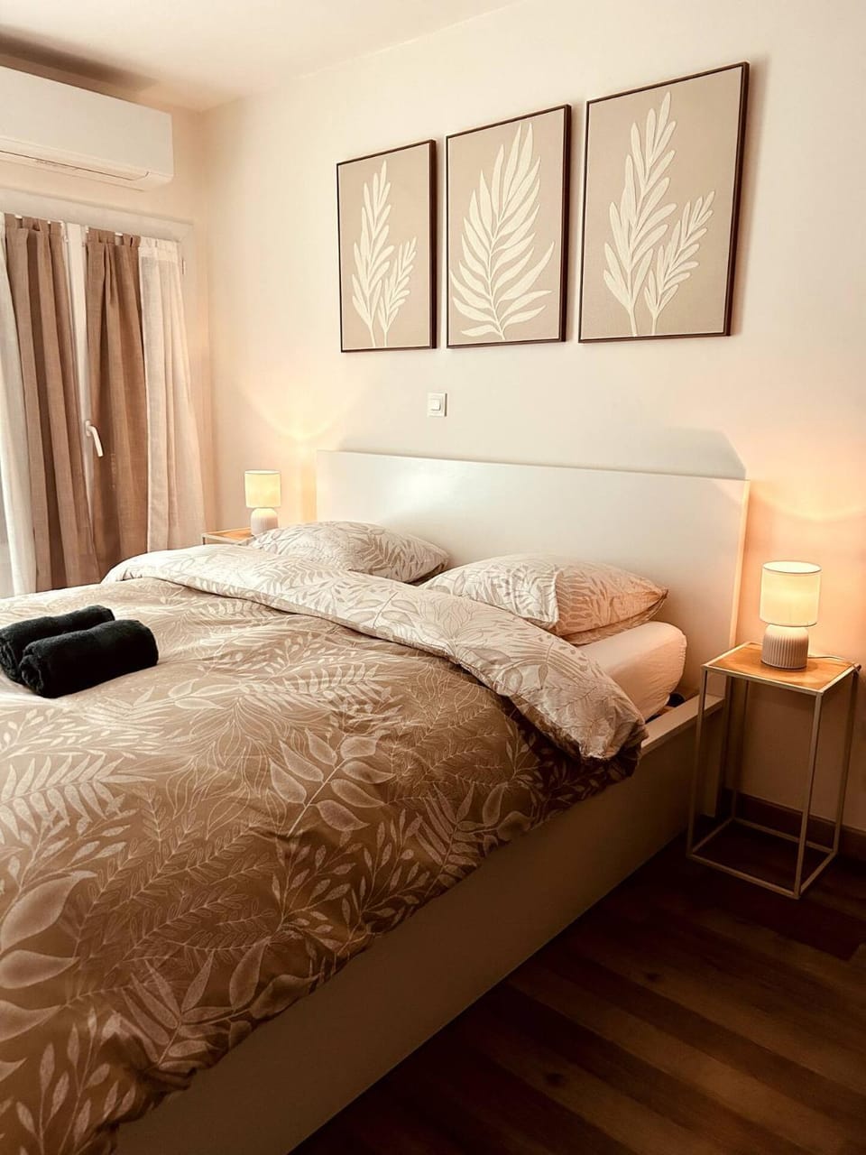 Bedroom, towels, air conditioner