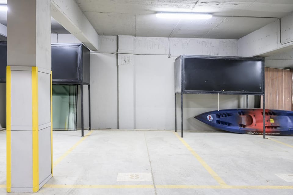 Communal lounge/ TV room, Evening entertainment, Parking