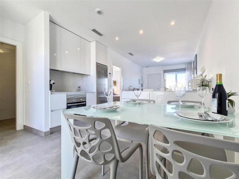 Kitchen or kitchenette, Dining area