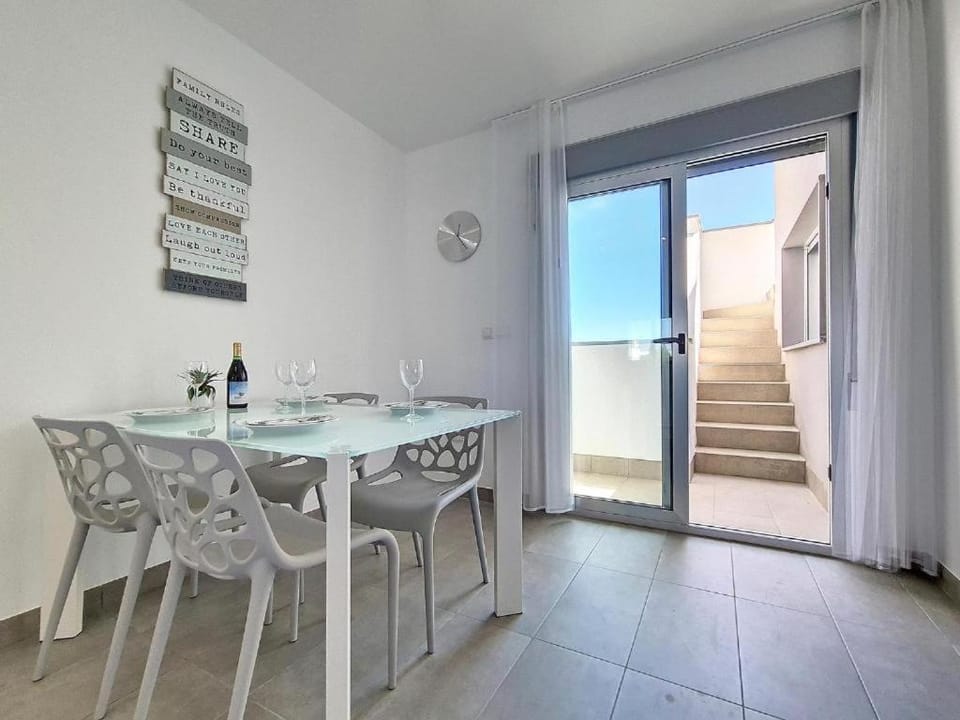 Balcony/Terrace, Dining area