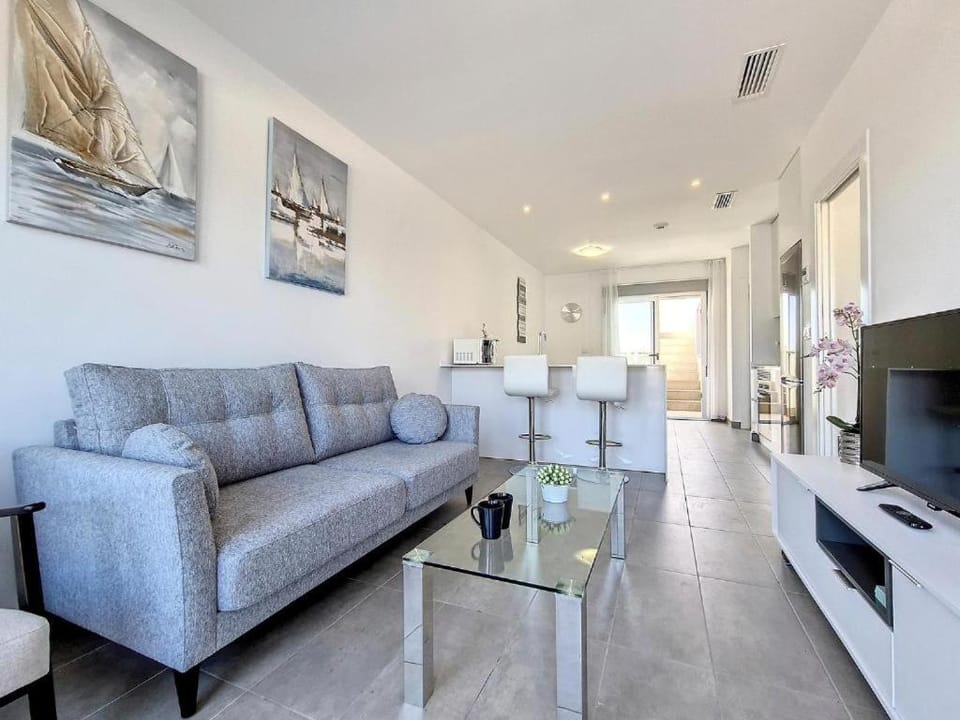 Communal lounge/ TV room, TV and multimedia, Living room, Seating area