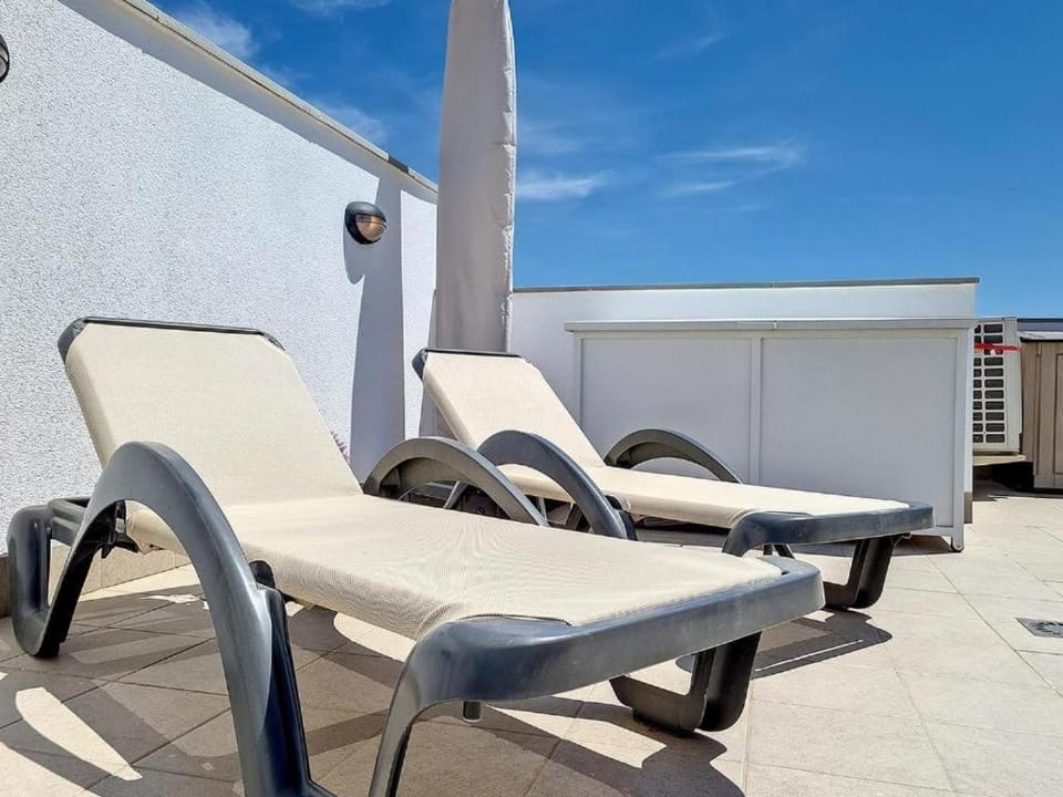 Day, Balcony/Terrace, sunbed