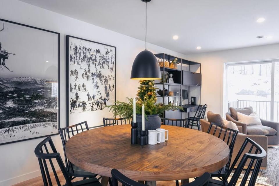 Modern Mont Blanc Ski in Ski out Townhouse Apartment in Ontario
