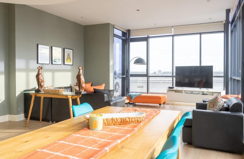GuestReady - Enchanting views from Millenium Tower Apartment in Dublin