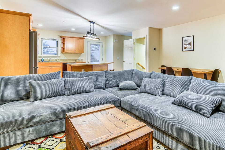 Ski-In/Ski-Out Condo at Pleasant Mountain! House in Bridgton