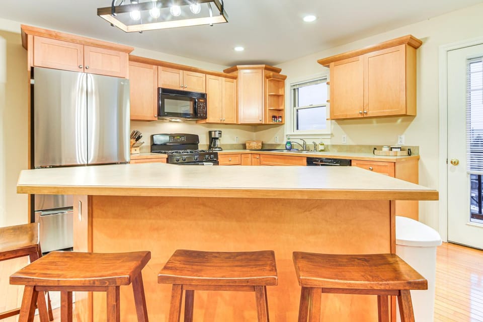 Ski-In/Ski-Out Condo at Pleasant Mountain! House in Bridgton