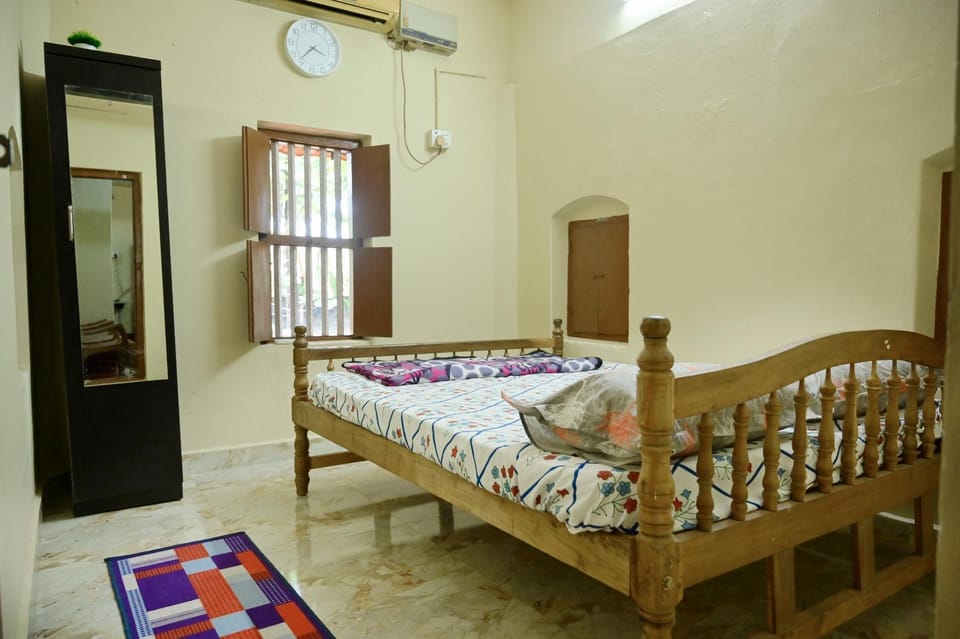 Bed, Photo of the whole room, Bedroom, air conditioner