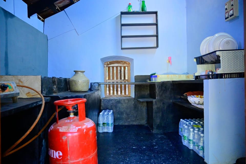 Kitchen or kitchenette, kitchen