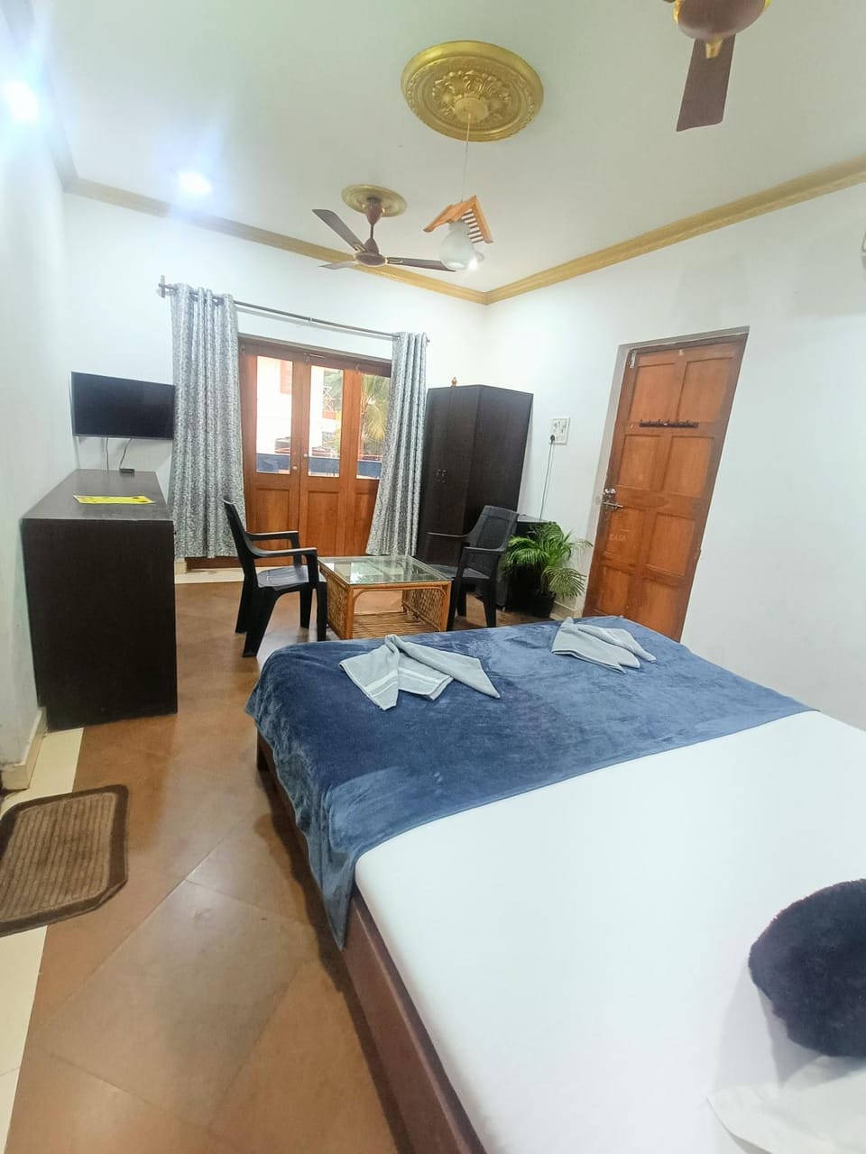 Bed, TV and multimedia, Photo of the whole room, Bedroom