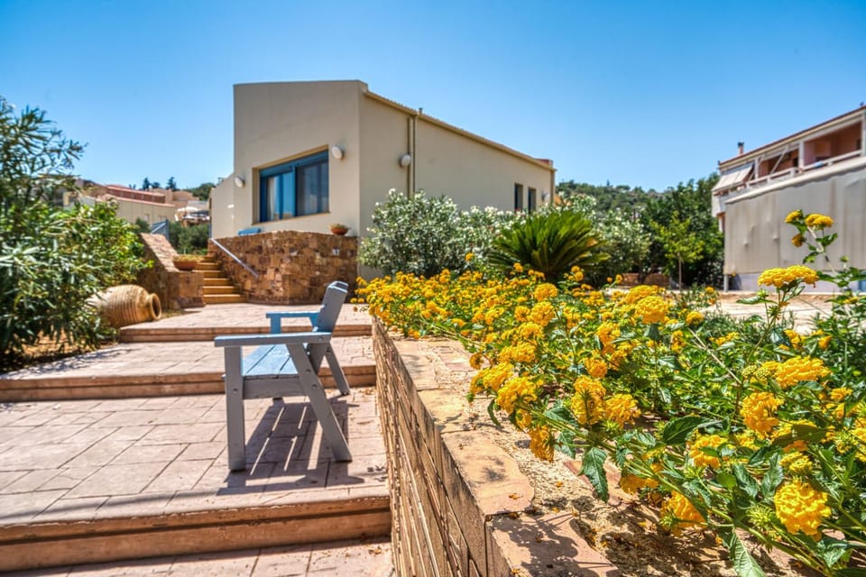 Property building, Patio, Spring, Day, Garden, Garden view