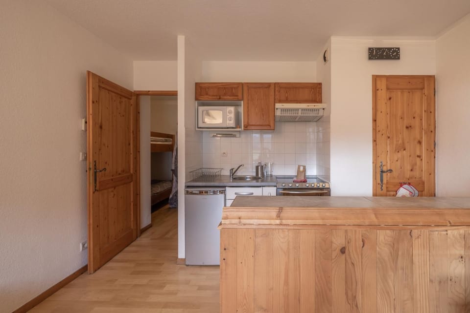 Kitchen or kitchenette, Living room