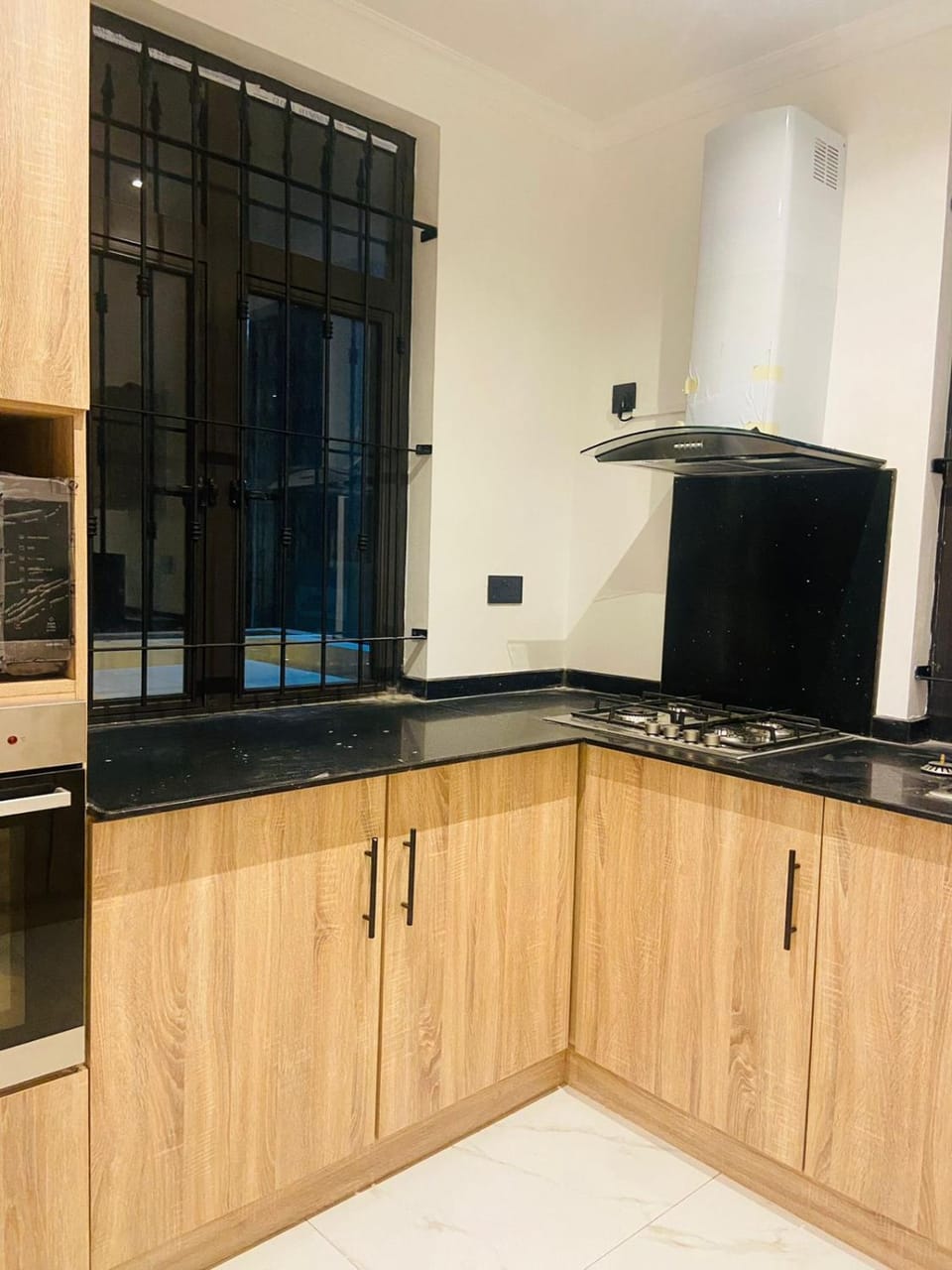 Coffee/tea facilities, internet, microwave, oven, stove, toaster, kitchen