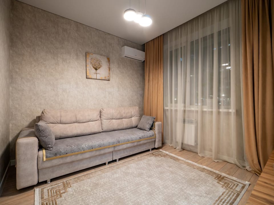 Bed, Seating area, air conditioner