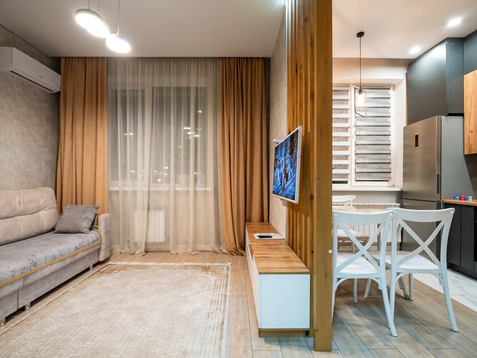 Kitchen or kitchenette, Seating area, Dining area