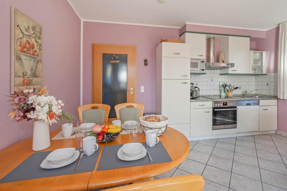 Kitchen or kitchenette, Dining area, dishwasher, oven, stove