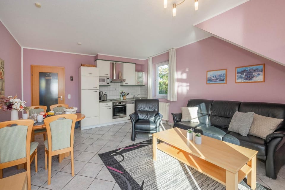 Kitchen or kitchenette, Living room, Seating area, Dining area, oven, stove