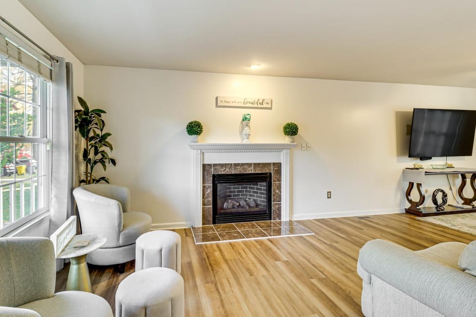 Walk to Lake & Boat Ramp: Central Gem in Annapolis House in Anne Arundel County
