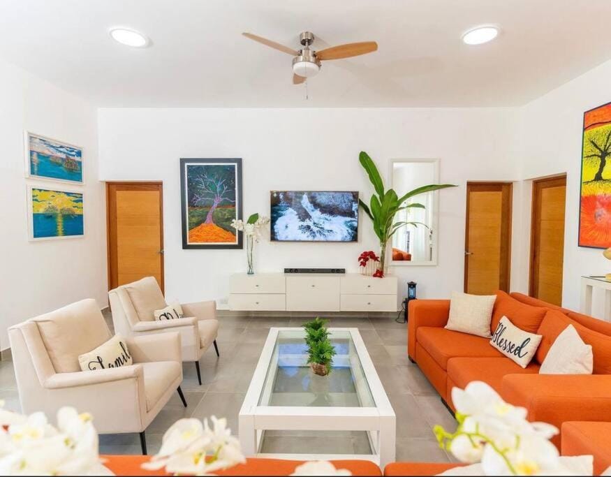 Communal lounge/ TV room