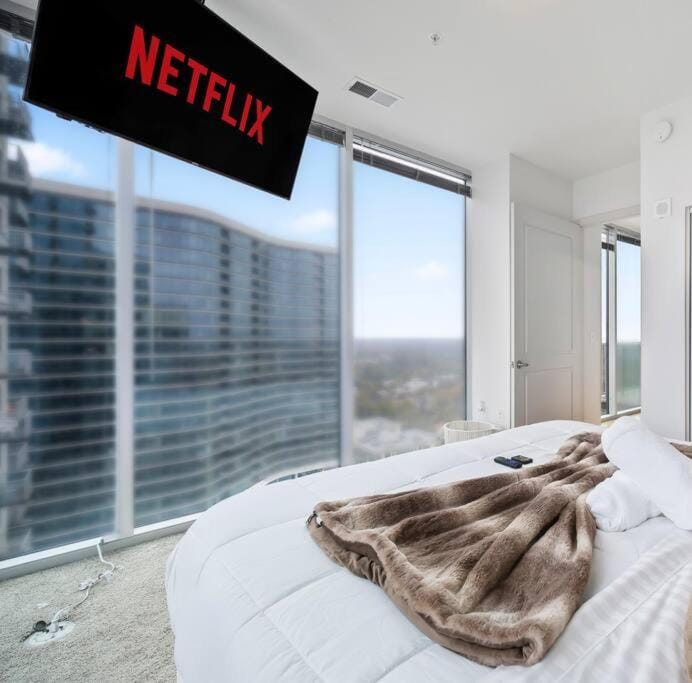 NEW! Luxury Champagne Towers Kingbed FreeParking Apartment in Atlanta
