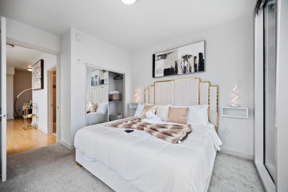 NEW! Luxury Champagne Towers Kingbed FreeParking Apartment in Atlanta