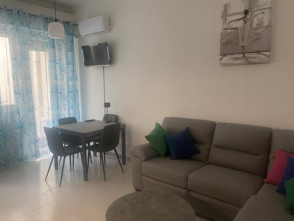 TV and multimedia, Living room, Dining area, air conditioner