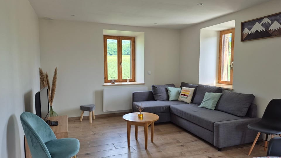TV and multimedia, Living room, Garden view