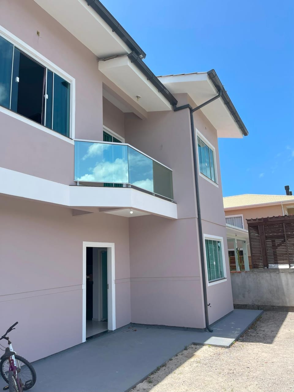 Casa a 300 Mts da Praia - 4 Quartos sendo 2 Suítes, Ar Condicionado House in Florianopolis