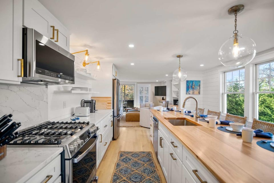 Walk to beach private patio House in North Eastham