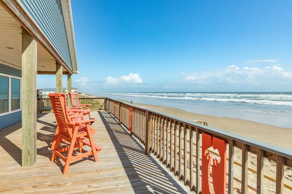 Beachfront Family Pet Friendly House in Surfside Beach