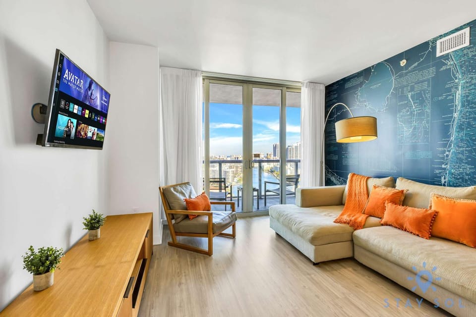 Amazing Apartment with Balcony & Pool Apartment in Hallandale Beach