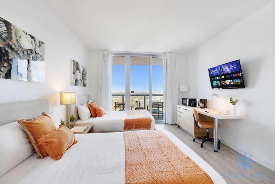Amazing Balcony Near Beach Inn in Hallandale Beach