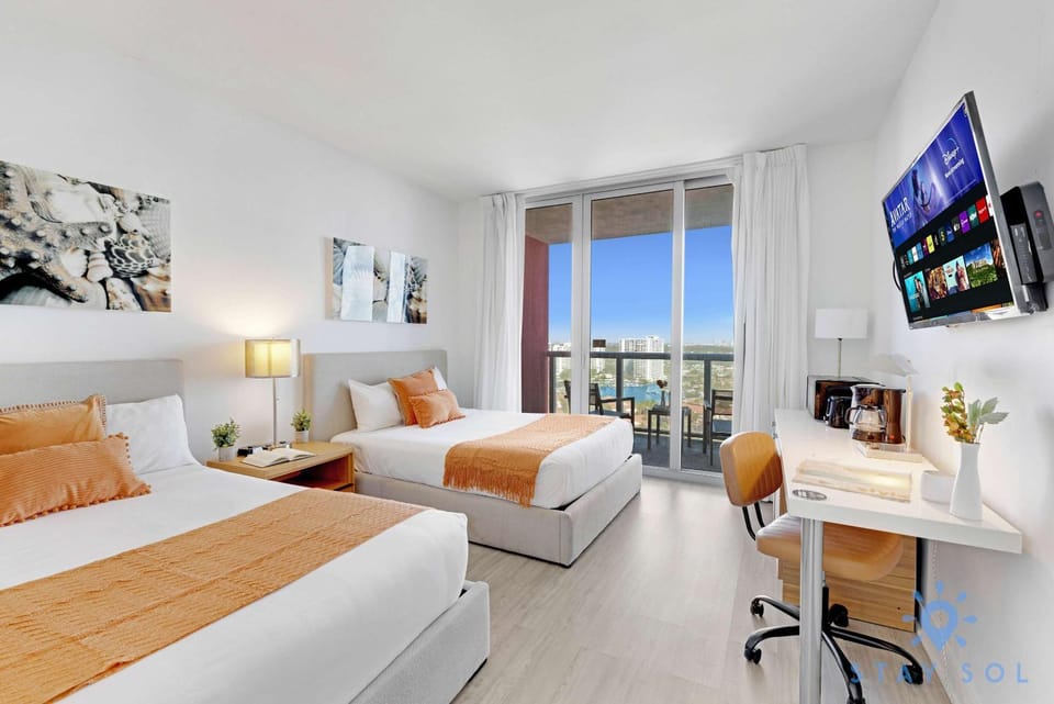 Amazing Balcony Near Beach Inn in Hallandale Beach