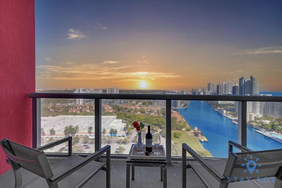 Amazing Balcony Near Beach Inn in Hallandale Beach