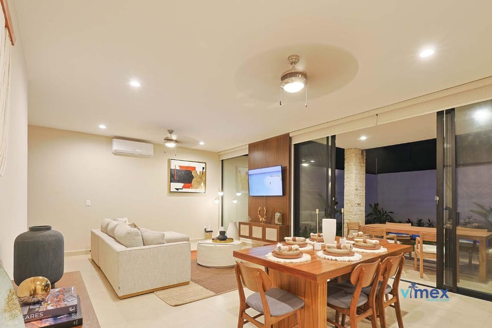 Living room, Dining area