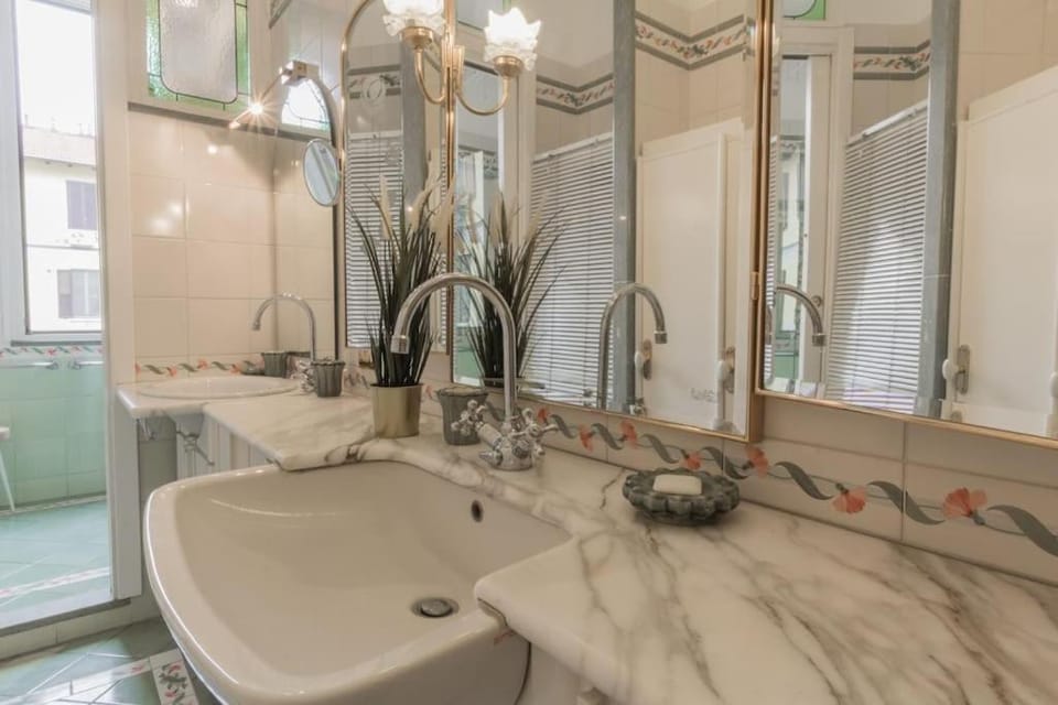 Bathroom, towels