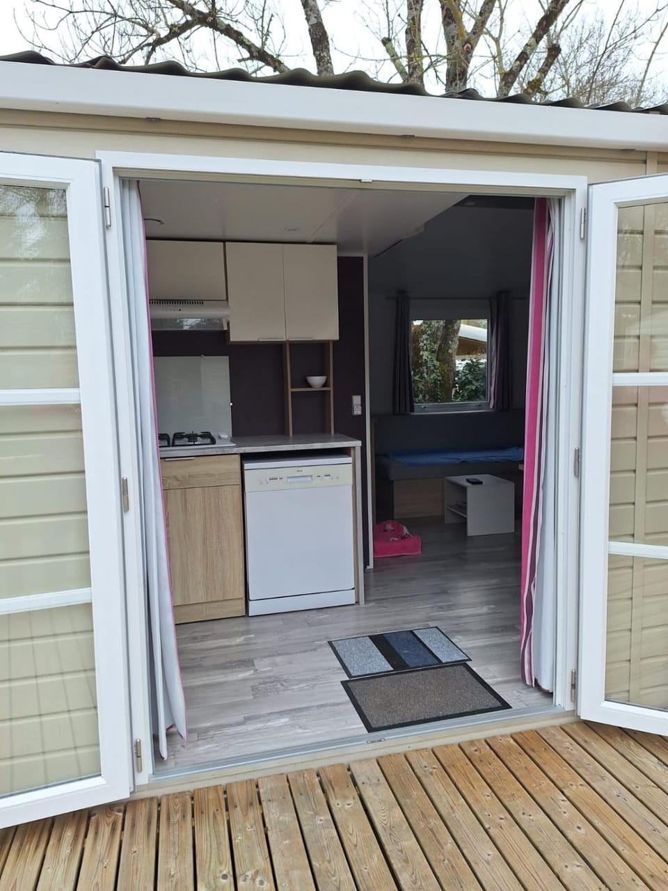 Mobilhome 2 chambres climatisé camping 3 étoiles Campground/ 
RV Resort in Royan