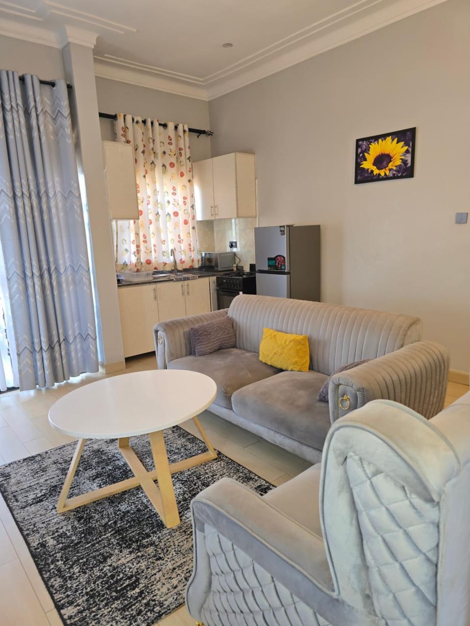 Kitchen or kitchenette, Living room, Seating area