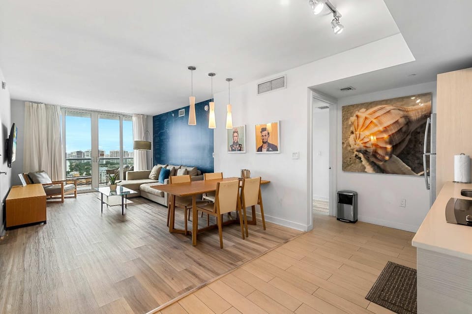 Top Luxury Apartment with Pool & Gym Apartment in Hallandale Beach