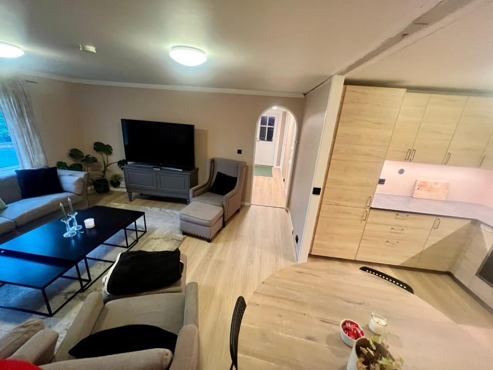 Communal lounge/ TV room, Kitchen or kitchenette, Living room