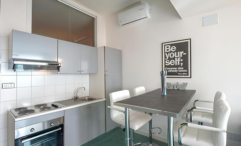 Kitchen or kitchenette, kitchen, kitchen