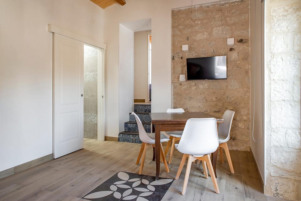 TV and multimedia, Dining area