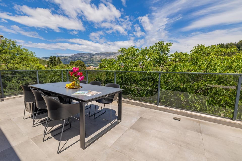 Balcony/Terrace, Mountain view
