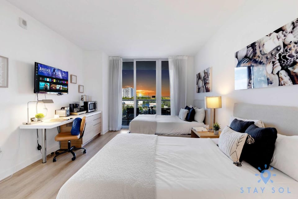 Lovely Studio with Amazing Views & Pool Inn in Hallandale Beach