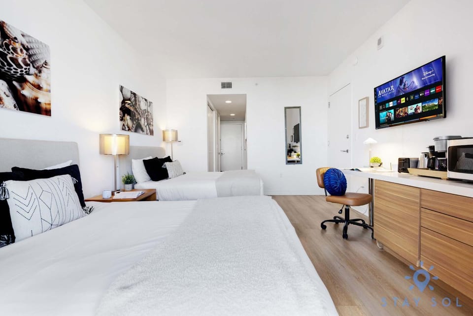 Lovely Studio with Amazing Views & Pool Inn in Hallandale Beach