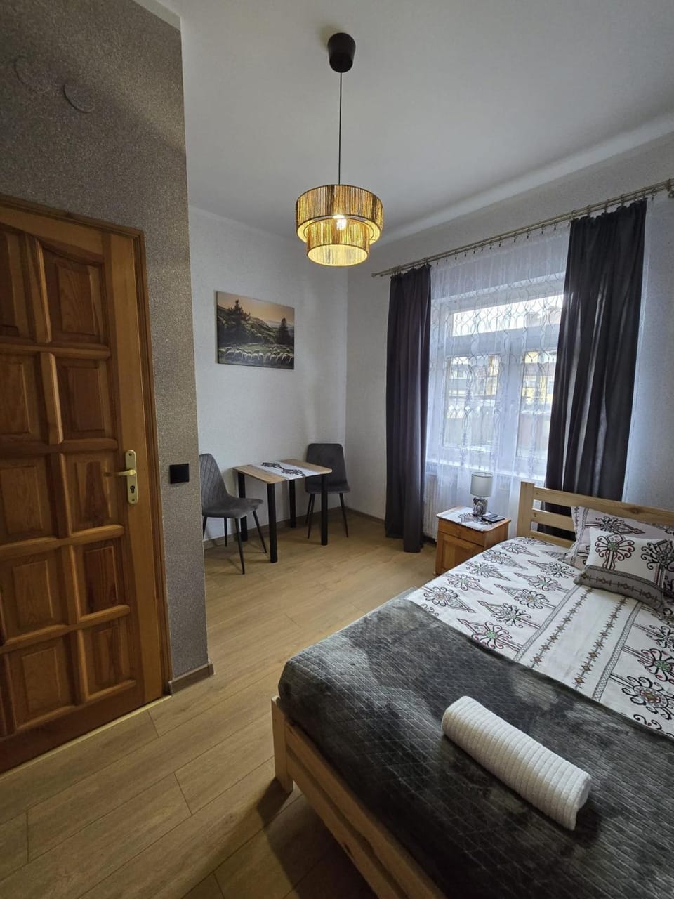 Bed, Photo of the whole room, Seating area, Bedroom